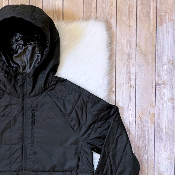 The North Face Women’s Circaloft 1/4 Zip Pullover Black Jacket - Picture 3 of 11